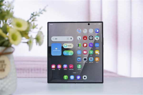 财新网 全球最轻的大折叠！三星Galaxy Z Fold7图赏